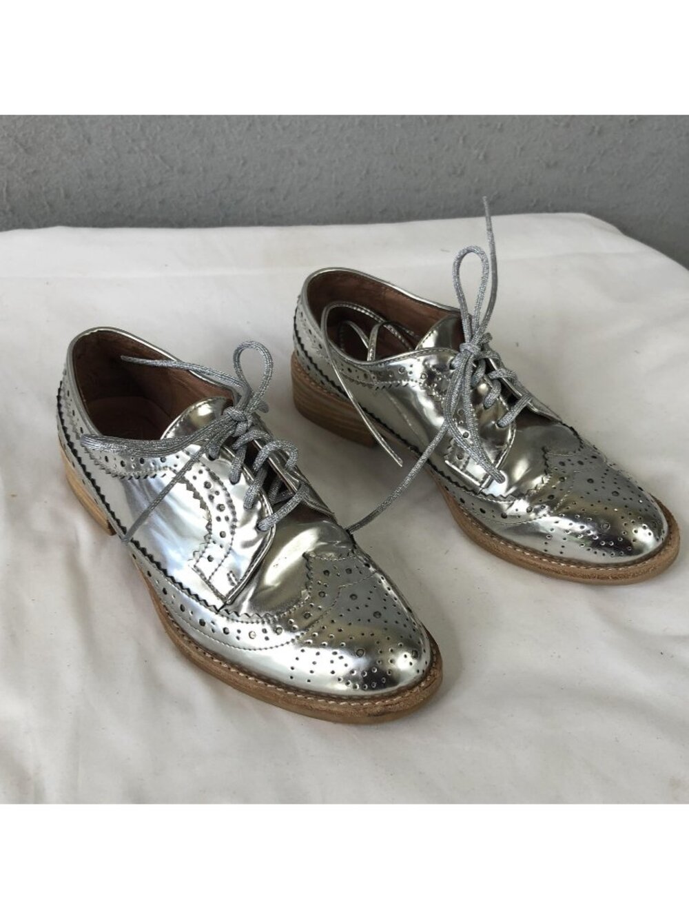 Jeffrey Campbell Shoes Womens Size 6.5 Silver Townsend Patent Brogue Oxfords
